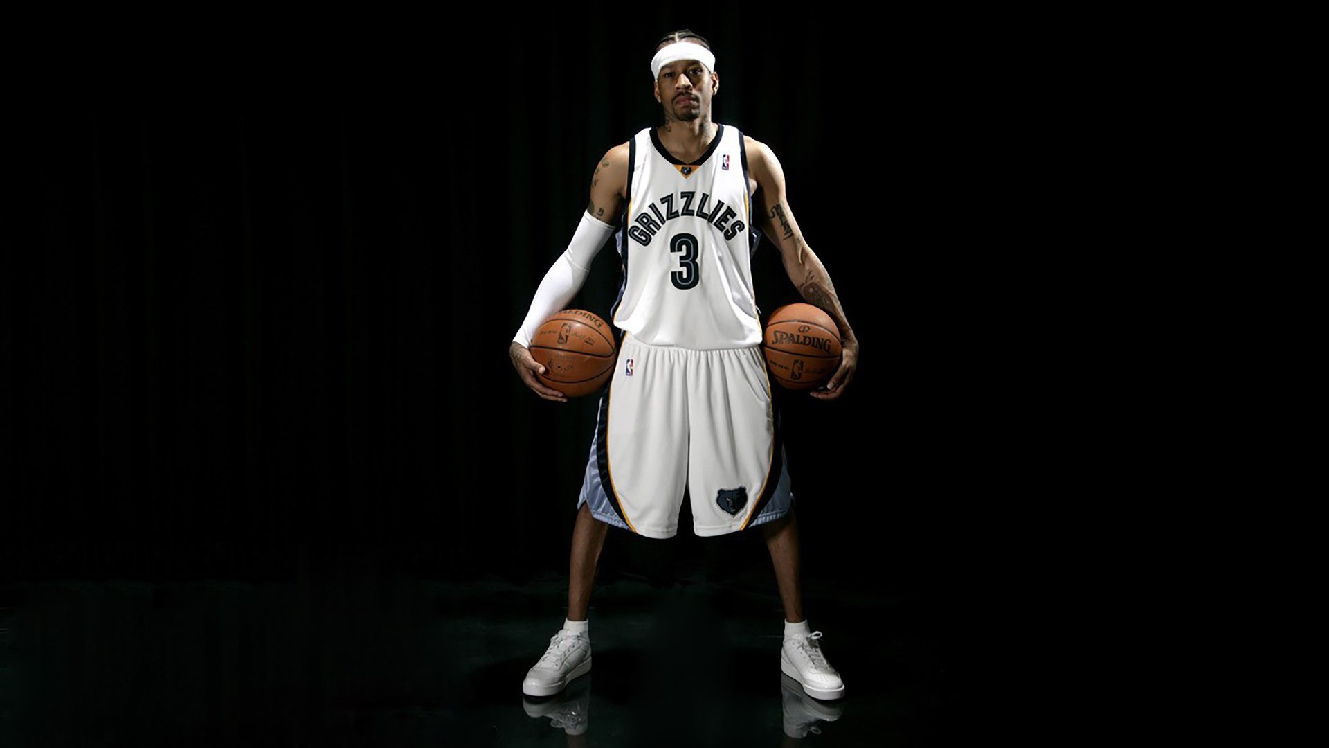 世界杯亚洲区预选赛：国足1比1日本 拿到宝贵一分全队鼓掌致谢球迷